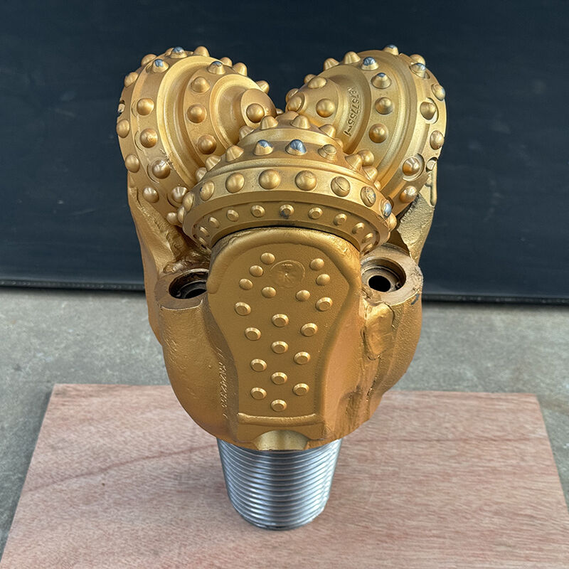 6 1/2 इंच IADC637 स्टील टूथ ट्राइकोन ड्रिल बिट नरम संरचनाओं में तेज़ ड्रिलिंग के लिए